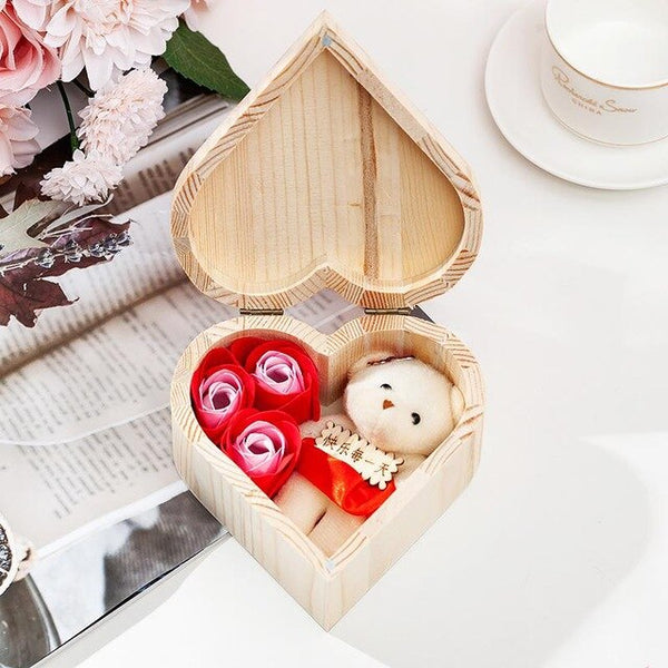2020 Mother's Day Gift Valentine's Day Creative Heart-shaped Wooden Box Rose Soap Flower Bear Gift Bags